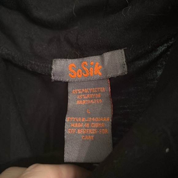 Sleeveless 🐢 Neck with Pockets - Picture 3 of 3